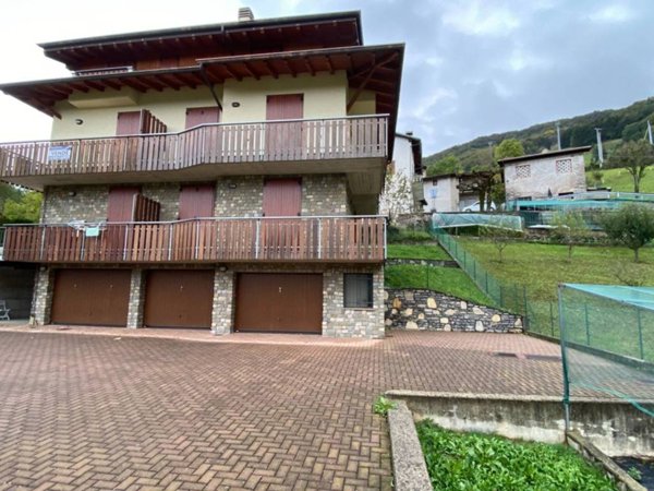 appartamento in vendita a Selvino
