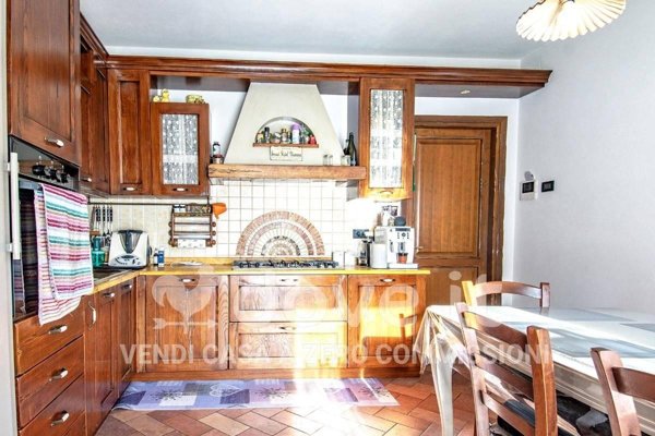 casa indipendente in vendita a Selvino