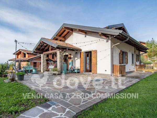casa indipendente in vendita a Selvino
