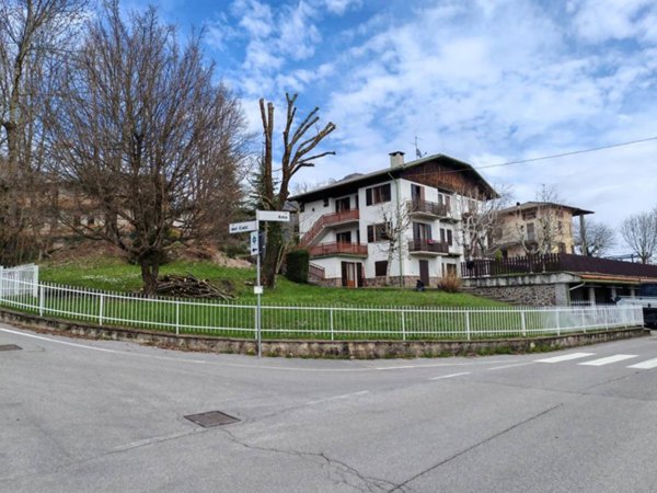 appartamento in vendita a Selvino