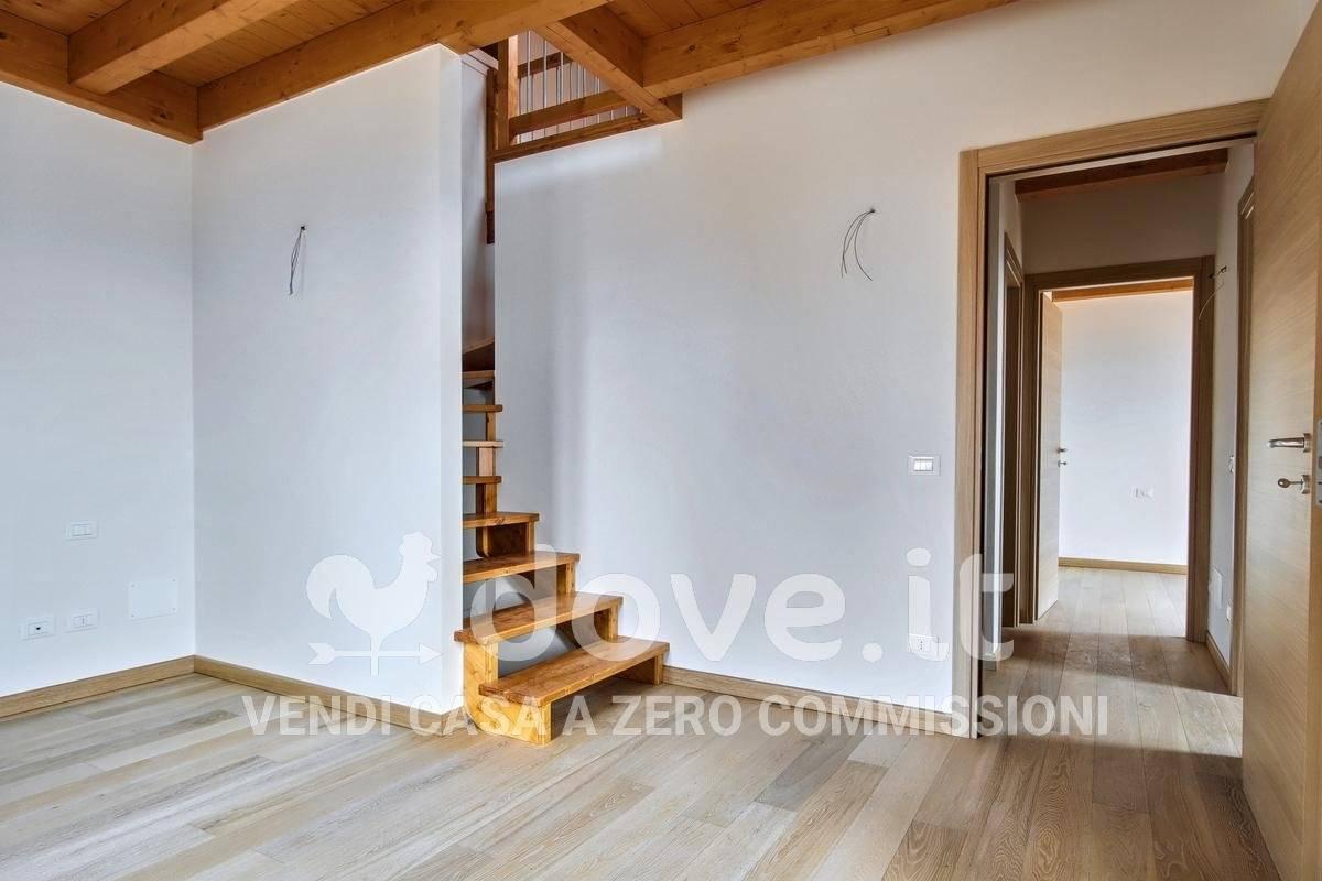 casa indipendente in vendita a Selvino