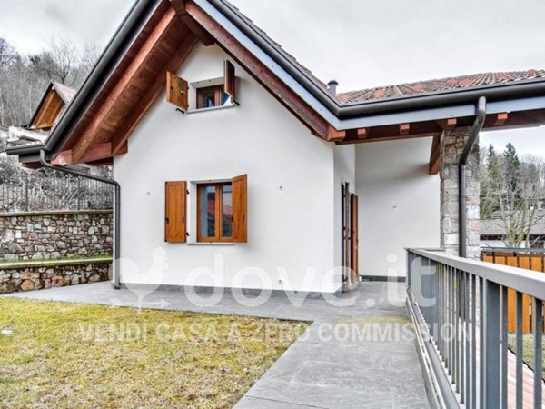 casa indipendente in vendita a Selvino