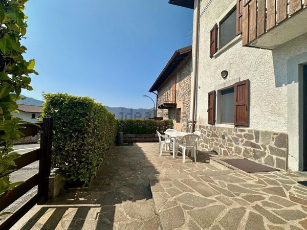 appartamento in vendita a Selvino
