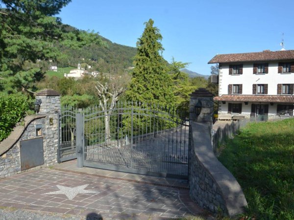 casa indipendente in vendita a Selvino