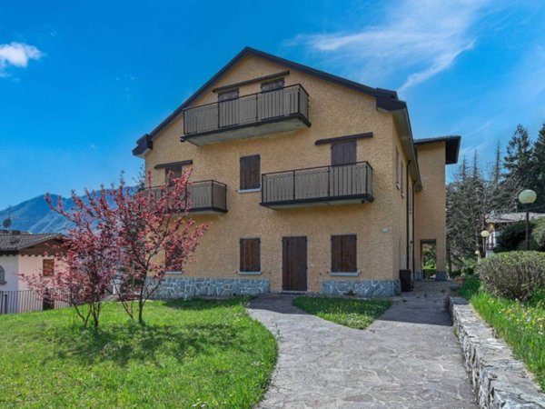 appartamento in vendita a Selvino