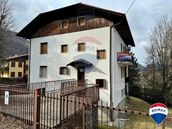casa indipendente in vendita a Selvino