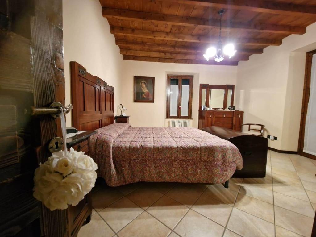 casa indipendente in vendita a Selvino