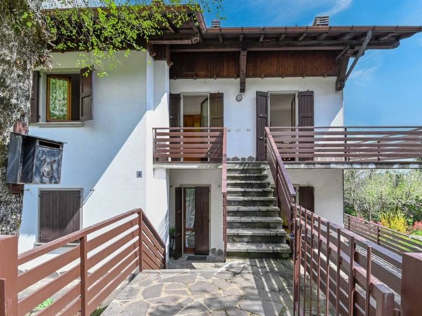 appartamento in vendita a Selvino