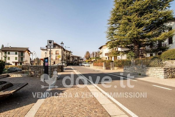 casa indipendente in vendita a Selvino