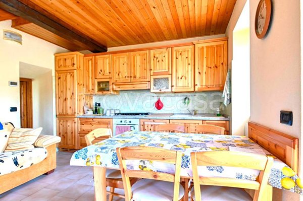 casa indipendente in vendita a Selvino