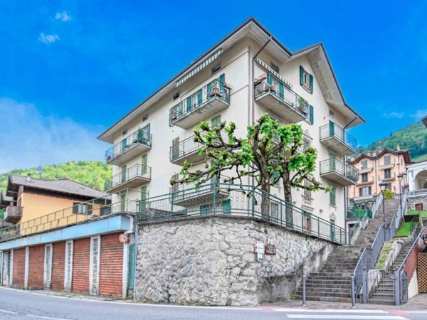 casa indipendente in vendita a Selvino