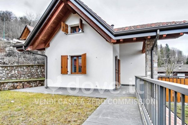 casa indipendente in vendita a Selvino
