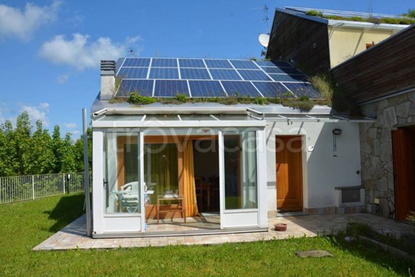 casa indipendente in vendita a Selvino