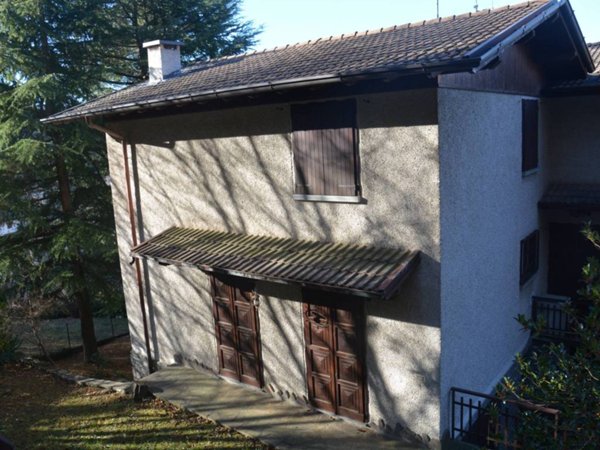 casa indipendente in vendita a Selvino