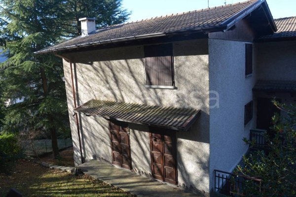 casa indipendente in vendita a Selvino