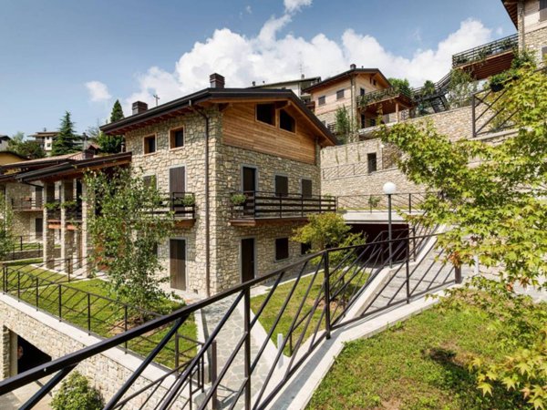 appartamento in vendita a Selvino