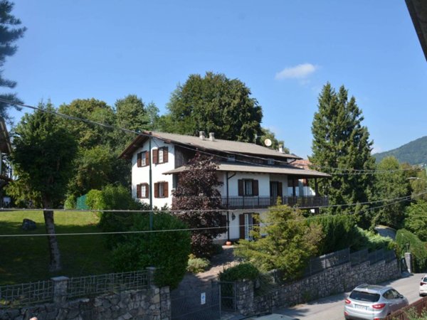 casa indipendente in vendita a Selvino
