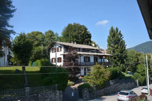 casa indipendente in vendita a Selvino