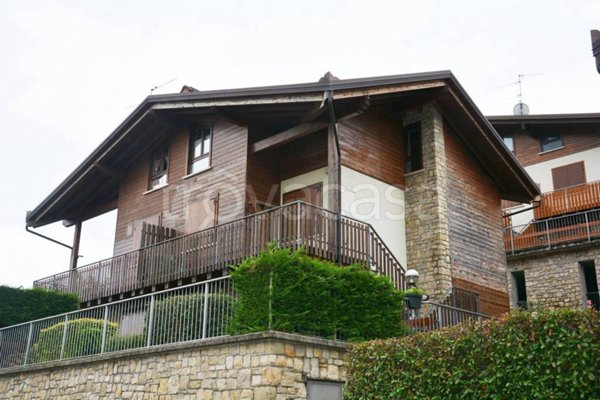 appartamento in vendita a Selvino