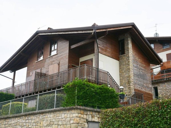 appartamento in vendita a Selvino