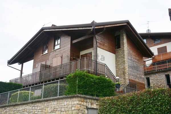 appartamento in vendita a Selvino