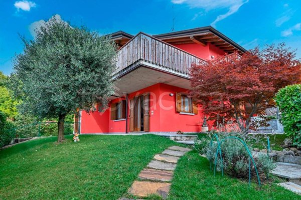 appartamento in vendita a Selvino