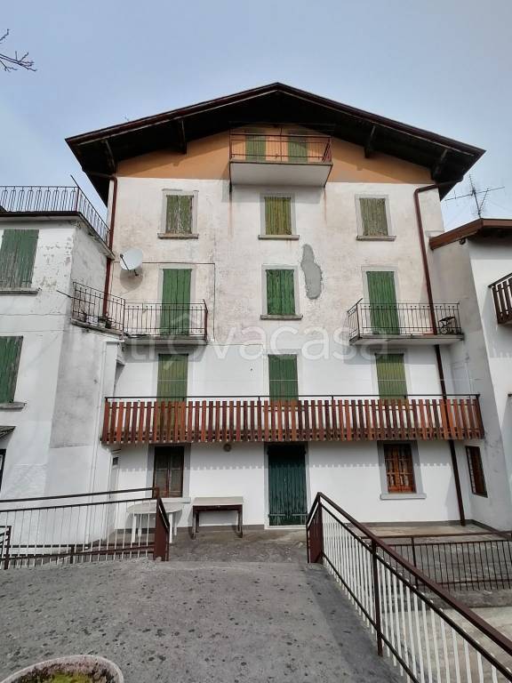 casa indipendente in vendita a Selvino