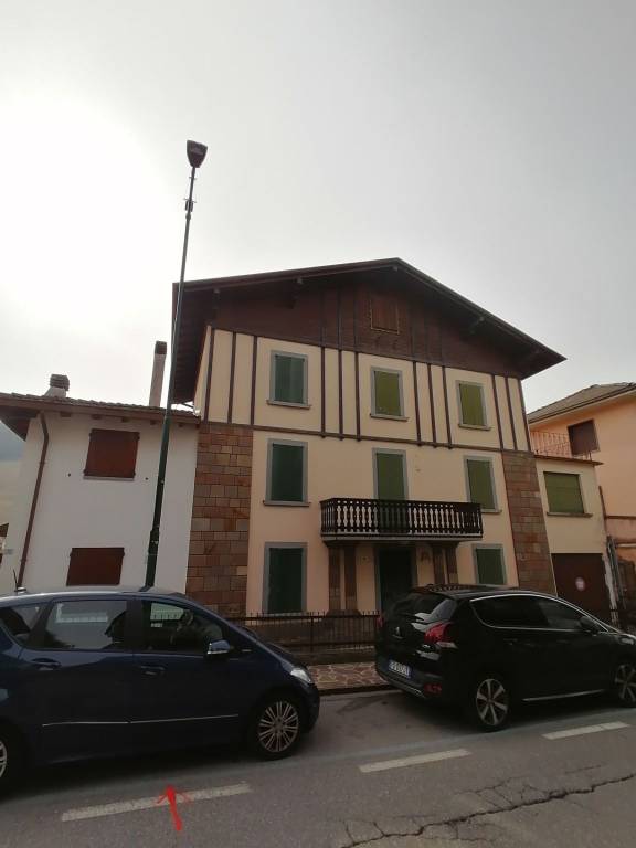 casa indipendente in vendita a Selvino