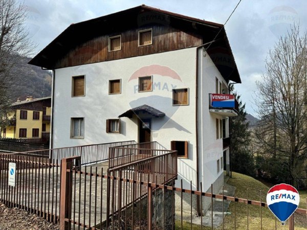 casa indipendente in vendita a Selvino