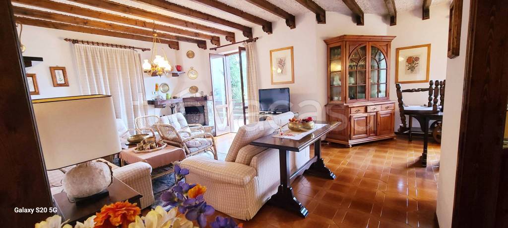 casa indipendente in vendita a Selvino