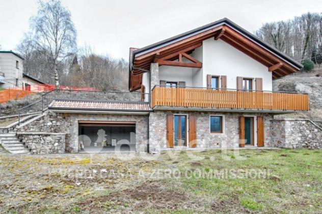 casa indipendente in vendita a Selvino