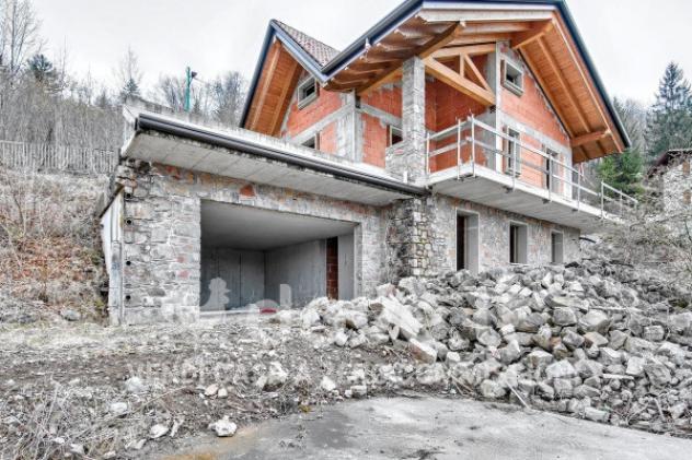 casa indipendente in vendita a Selvino