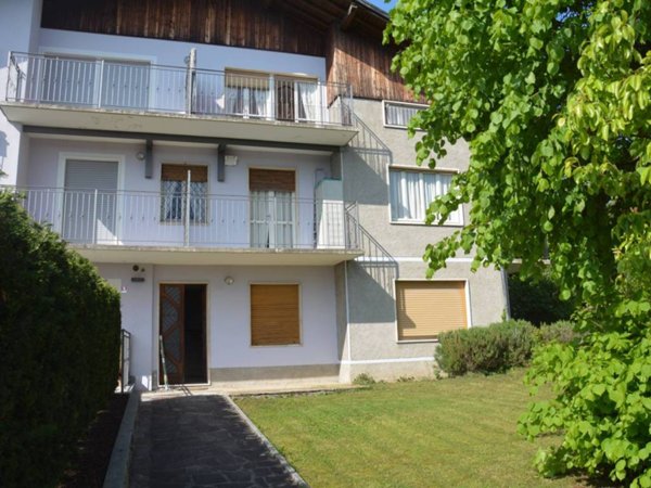 casa indipendente in vendita a Selvino