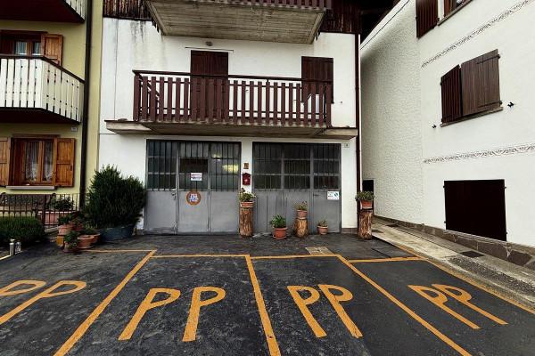 negozio in vendita a Selvino