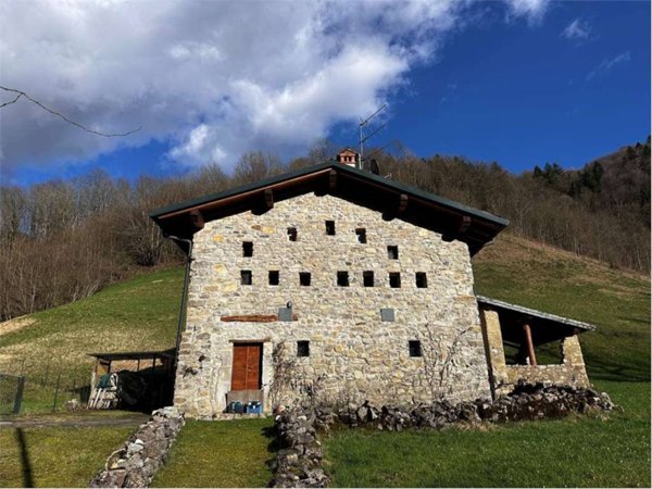 casa indipendente in vendita a Selvino
