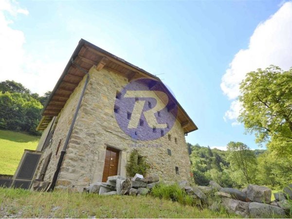 casa indipendente in vendita a Selvino