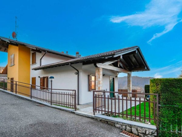 appartamento in vendita a Selvino