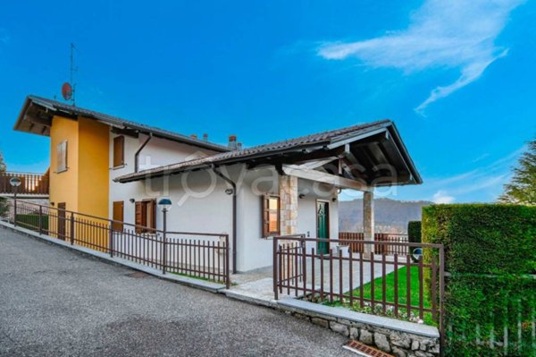 appartamento in vendita a Selvino