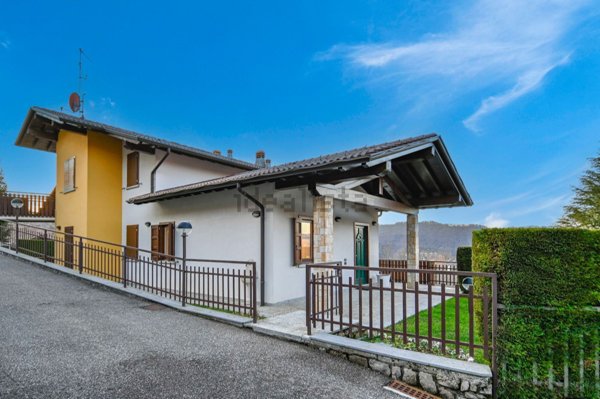 appartamento in vendita a Selvino