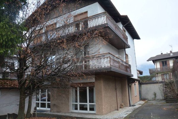 casa indipendente in vendita a Selvino