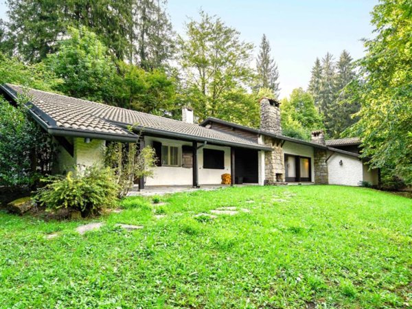 casa indipendente in vendita a Selvino