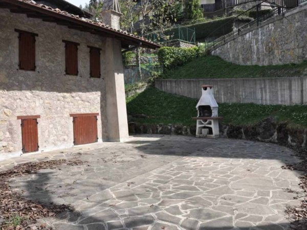 casa indipendente in vendita a Selvino