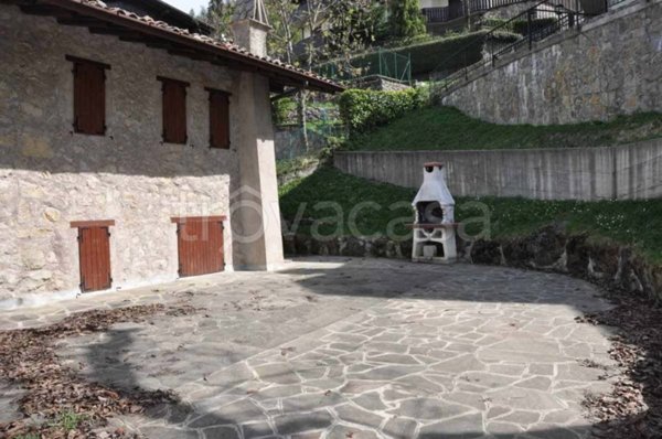 casa indipendente in vendita a Selvino