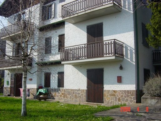 casa indipendente in vendita a Selvino