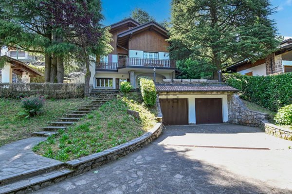 casa indipendente in vendita a Selvino