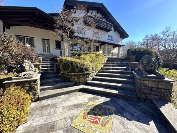 casa indipendente in vendita a Selvino