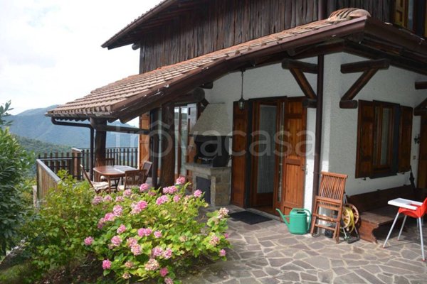 casa indipendente in vendita a Selvino