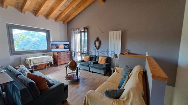 casa indipendente in vendita a Selvino