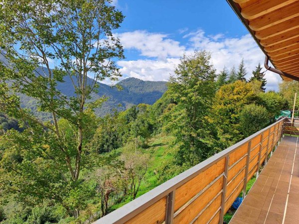 casa indipendente in vendita a Selvino