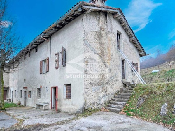 casa indipendente in vendita a Selvino